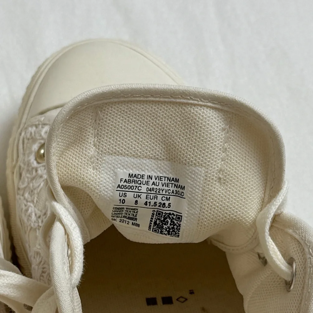 Converse Platform Low Tops In Off White Ivory Size 10 Boho Floral Embroidered